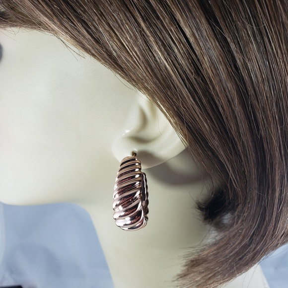 14 Karat Rose Gold Ribbed Hoop Earrings #13520 - Picture 7 of 7